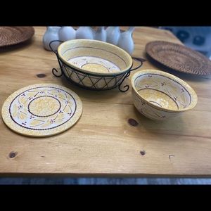 Old world temptations bowls and trivet